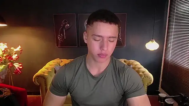 Snapshot of deivid_parker chatting on July 1, 1:24 pm deivid parker online show from July 1, 1:24 pm