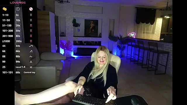 Snapshot of MariemLui chatting on June 13, 3:04 am MariemLui online show from June 13, 3:04 am
