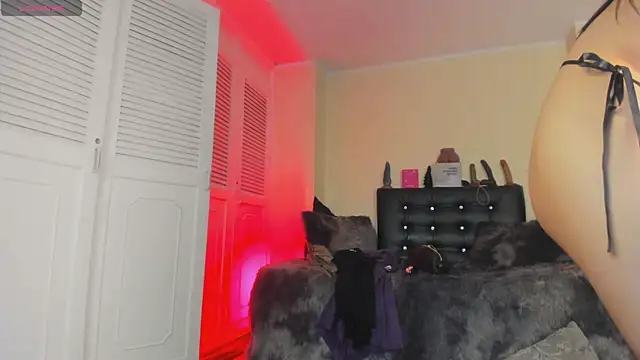 Draculairis online show from September 19, 2:18 pm