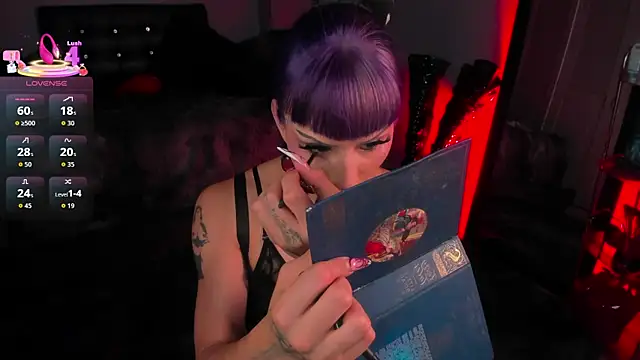 Snapshot of Draculairis chatting on May 28, 6:49 pm Draculairis online show from May 28, 6:49 pm