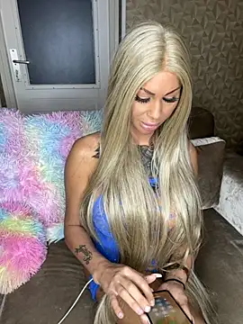 Snapshot of dutchbarbie chatting on October 18, 5:03 pm dutchbarbie online show from October 18, 5:03 pm