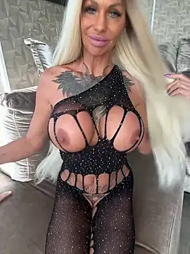 dutchbarbie online show from May 10, 5:29 pm