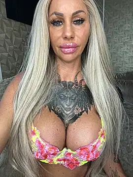 dutchbarbie online show from July 7, 4:33 pm