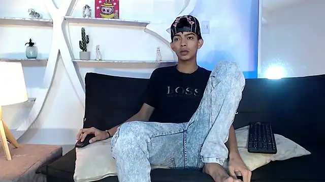 Snapshot of PRETTY_SEX1 chatting on October 19, 1:12 pm PRETTY SEX1 online show from October 19, 1:12 pm