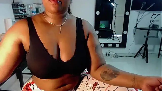 Snapshot of Sam_Blue chatting on October 23, 1:32 pm Sam Blue online show from October 23, 1:32 pm