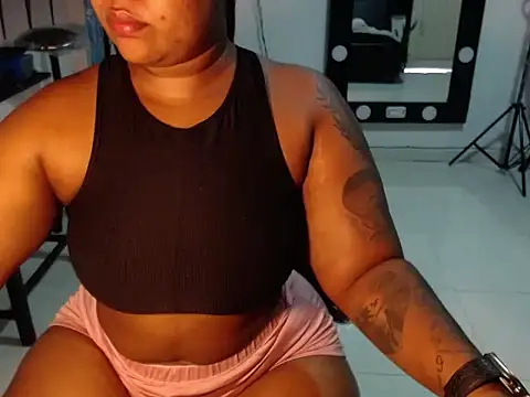 Snapshot of Sam_Blue chatting on February 8, 1:03 pm Sam Blue online show from February 8, 1:03 pm