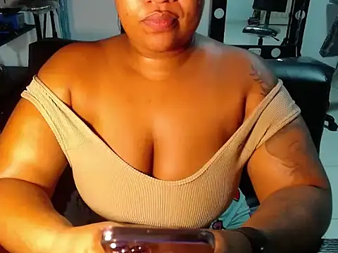 Snapshot of Sam_Blue chatting on February 10, 4:05 am Sam Blue online show from February 10, 4:05 am