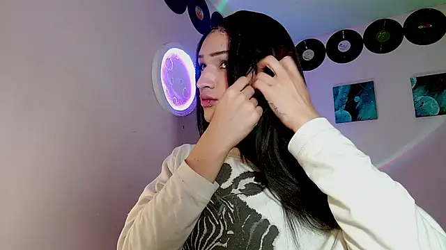 Snapshot of meghan_devil_ chatting on November 8, 7:08 am meghan devil online show from November 8, 7:08 am