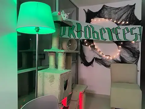 Snapshot of RosseMelody chatting on October 4, 5:16 am RosseMelody online show from October 4, 5:16 am