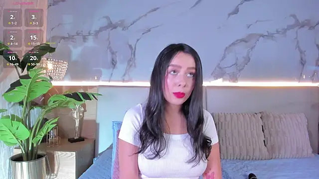 Snapshot of ValSmith_ chatting on June 4, 3:34 am ValSmith online show from June 4, 3:34 am