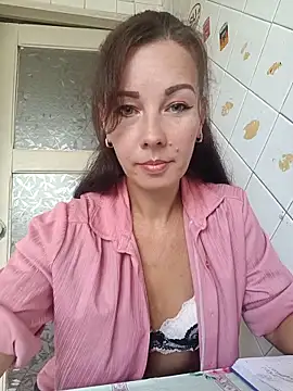 Snapshot of Adeline3302 chatting on June 18, 9:14 am Adeline3302 online show from June 18, 9:14 am