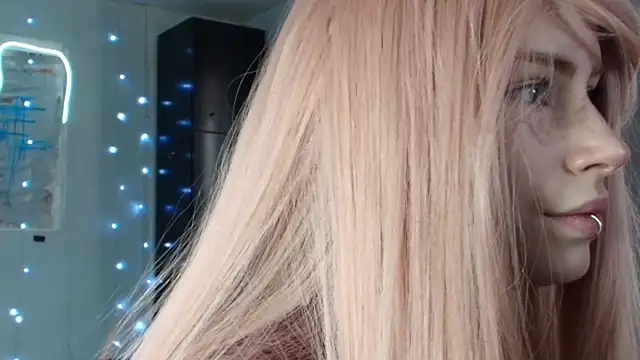 Snapshot of PieraMarch chatting on October 5, 9:18 am PieraMarch online show from October 5, 9:18 am