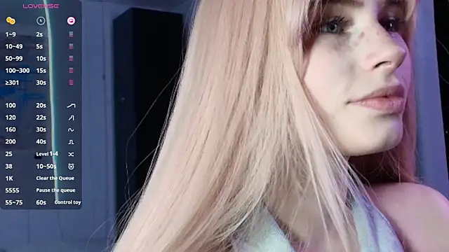 Snapshot of PieraMarch chatting on October 21, 7:14 pm PieraMarch online show from October 21, 7:14 pm