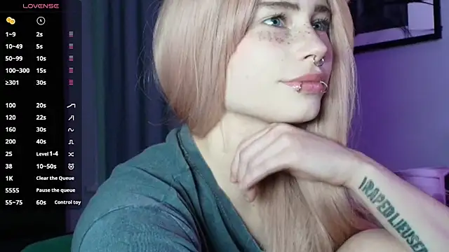 Snapshot of PieraMarch chatting on October 23, 7:01 pm PieraMarch online show from October 23, 7:01 pm