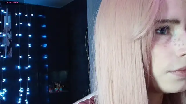 Snapshot of PieraMarch chatting on November 13, 2:10 am PieraMarch online show from November 13, 2:10 am