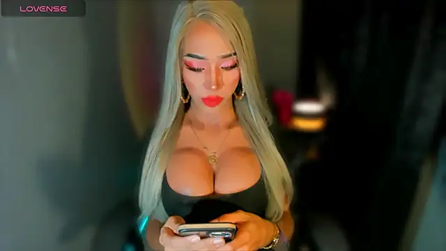 Snapshot of AiraCumSlut chatting on May 20, 12:39 am AiraCumSlut online show from May 20, 12:39 am