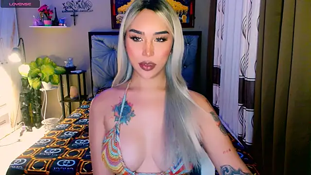 Snapshot of Franchesca_Trans chatting on November 17, 2:06 am Franchesca Trans online show from November 17, 2:06 am