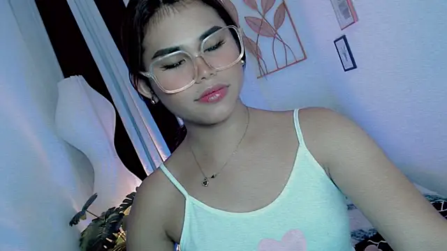Snapshot of PrettyBlythes_TS chatting on May 27, 3:53 pm PrettyBlythes TS online show from May 27, 3:53 pm