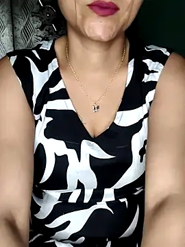 Snapshot of Horny_Shalu chatting on September 10, 5:35 pm Horny Shalu online show from September 10, 5:35 pm