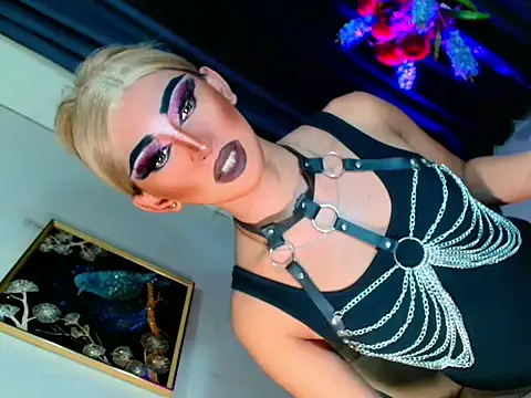 Snapshot of Queen_yasii_88 chatting on October 19, 3:56 pm Queen yasii 88 online show from October 19, 3:56 pm