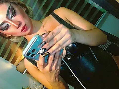 Snapshot of Queen_yasii_88 chatting on June 24, 2:05 pm Queen yasii 88 online show from June 24, 2:05 pm