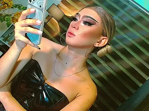 Snapshot of Queen_yasii_88 chatting on July 2, 12:55 pm Queen yasii 88 online show from July 2, 12:55 pm