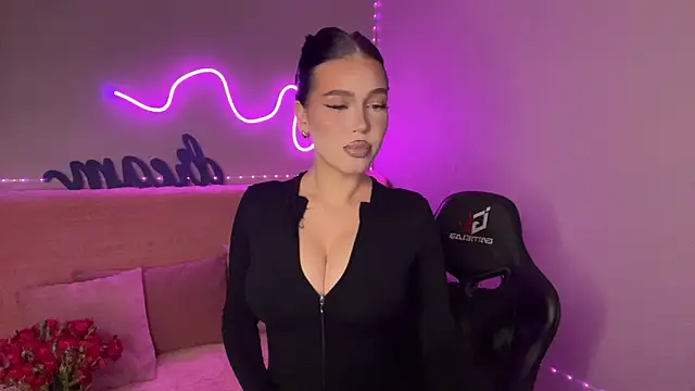 Snapshot of mistress_of_hearts chatting on November 6, 8:32 pm mistress of hearts online show from November 6, 8:32 pm