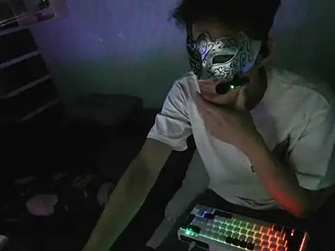 Snapshot of boyhigh1997 chatting on October 28, 2:53 pm boyhigh1997 online show from October 28, 2:53 pm