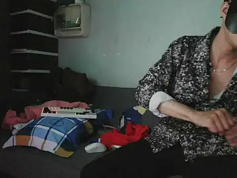 Snapshot of boyhigh1997 chatting on December 15, 7:12 am boyhigh1997 online show from December 15, 7:12 am