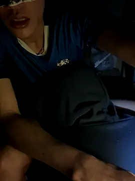 Snapshot of boyhigh1997 chatting on December 15, 7:29 pm boyhigh1997 online show from December 15, 7:29 pm