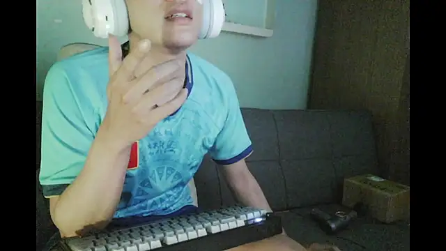 boyhigh1997 online show from June 22, 8:11 am