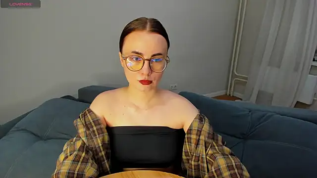 MewStella online show from April 27, 3:21 pm