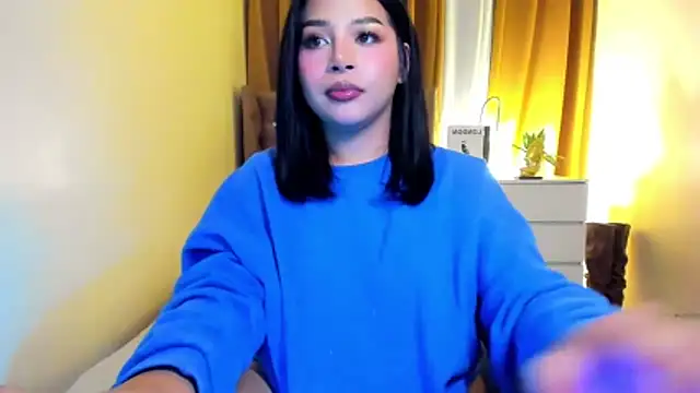 Snapshot of LauraLoove chatting on December 3, 5:00 pm LauraLoove online show from December 3, 5:00 pm