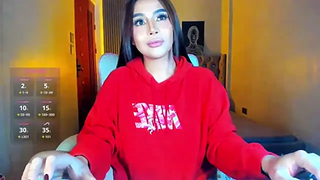 LauraLoove online show from August 3, 11:59 am