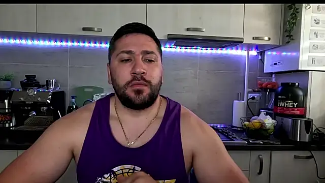 Snapshot of Gold_Alpha_Boy chatting on June 21, 5:21 am Gold Alpha Boy online show from June 21, 5:21 am