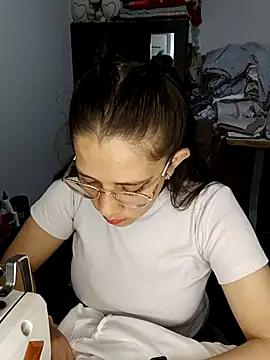 Snapshot of Isabella5_Brown_ chatting on December 2, 4:24 pm Isabella5 Brown online show from December 2, 4:24 pm