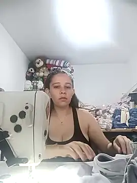 Snapshot of Isabella5_Brown_ chatting on December 4, 4:05 pm Isabella5 Brown online show from December 4, 4:05 pm