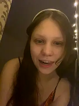 Snapshot of Lunliss chatting on December 3, 12:40 am Lunliss online show from December 3, 12:40 am