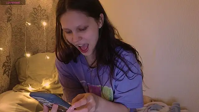 Snapshot of Lunliss chatting on February 11, 12:04 am Lunliss online show from February 11, 12:04 am