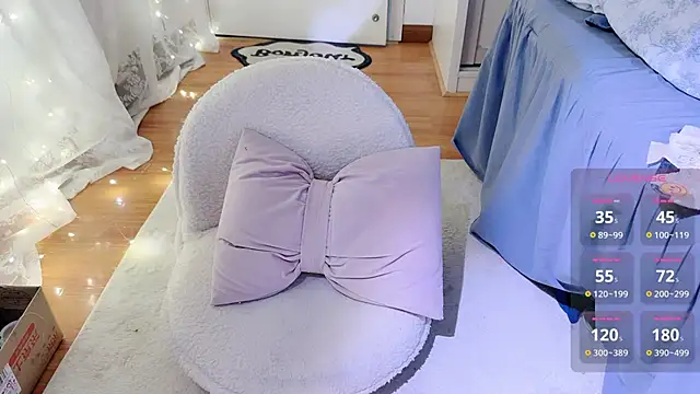 Snapshot of charlotte520 chatting on September 15, 2:11 am charlotte520 online show from September 15, 2:11 am