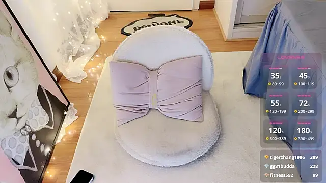 Snapshot of charlotte520 chatting on October 14, 3:29 am charlotte520 online show from October 14, 3:29 am