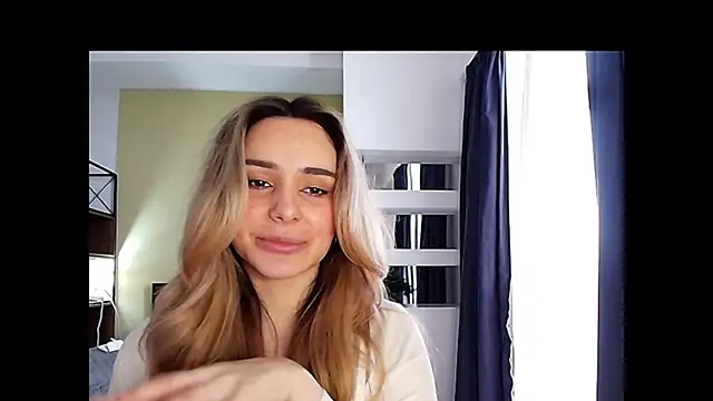 Snapshot of Chloe_Ravens chatting on December 18, 10:54 am Chloe Ravens online show from December 18, 10:54 am