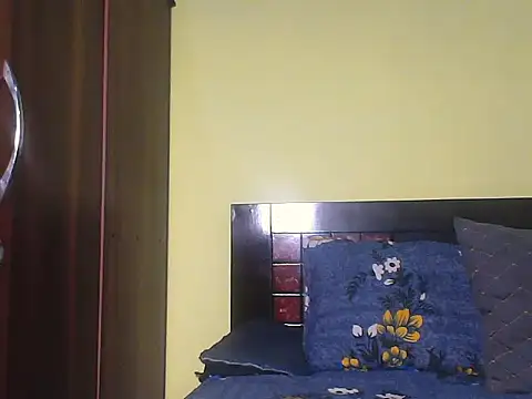 Snapshot of mickle_james chatting on November 1, 6:32 pm mickle james online show from November 1, 6:32 pm