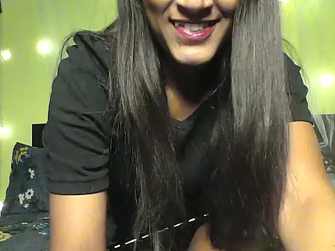 Snapshot of mickle_james chatting on November 7, 4:51 pm mickle james online show from November 7, 4:51 pm