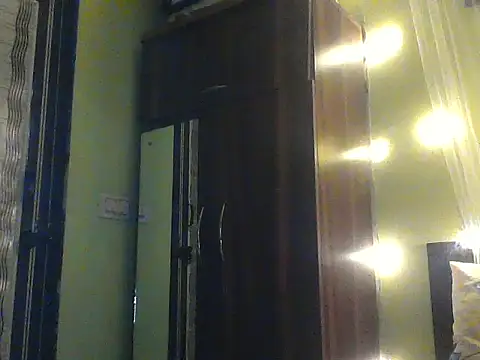 Snapshot of mickle_james chatting on November 10, 8:19 pm mickle james online show from November 10, 8:19 pm