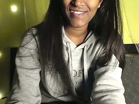 Snapshot of mickle_james chatting on December 3, 6:39 pm mickle james online show from December 3, 6:39 pm