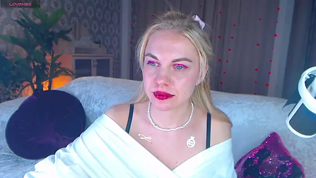 LiSinDoll online show from November 18, 6:18 am