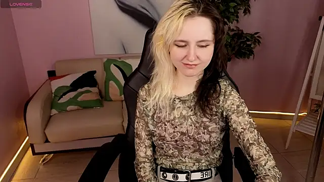 girl next doorr online show from May 10, 1:16 pm