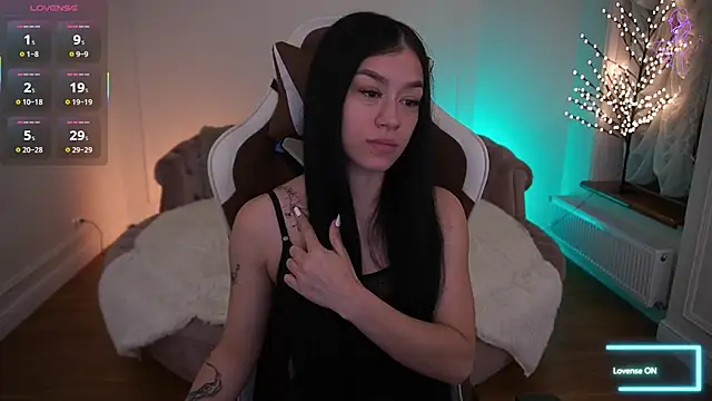 FataleNellie online show from April 30, 8:48 pm
