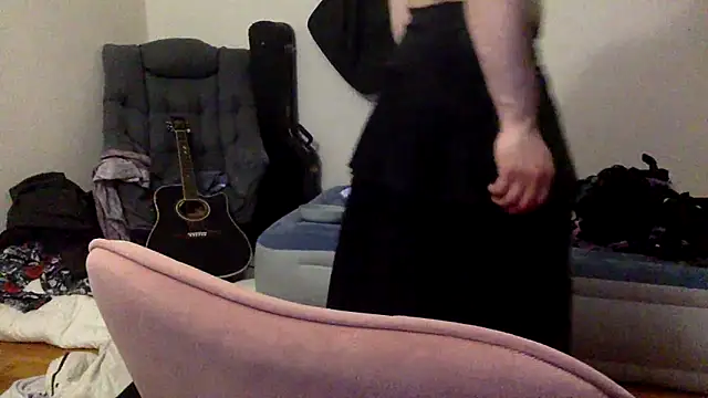 slutzilly online show from March 4, 7:03 am